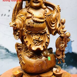Di Lặc nhị tiểu gánh gậy như ý đứng tùng gỗ hương ta.