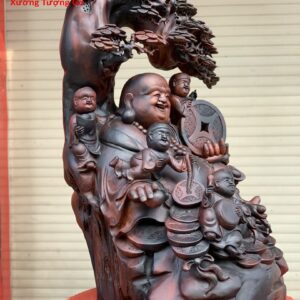 Di Lặc ngũ tiểu cây tùng trắc.