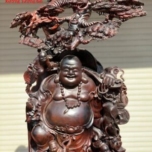 Di lặc ngũ tiểu đứng bao tiền cây tùng trắc.
