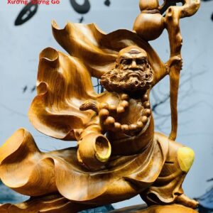 Đạt Ma đứng tùng múa võ gỗ hương ta.