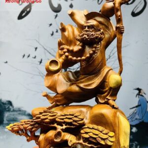 Đạt Ma đứng tùng múa võ gỗ hương ta.