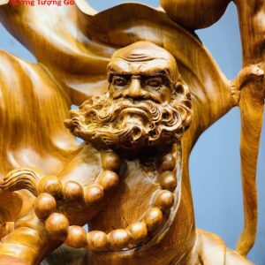 Đạt Ma đứng tùng múa võ gỗ hương ta.