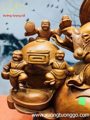 Di Lặc ngũ tiểu ngồi bao tiền gỗ hương.