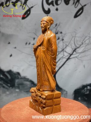 Tượng Khổng Minh gỗ hương.
