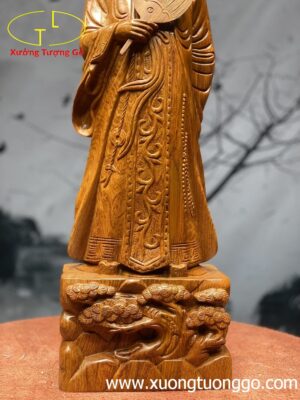 Tượng Khổng Minh gỗ hương.