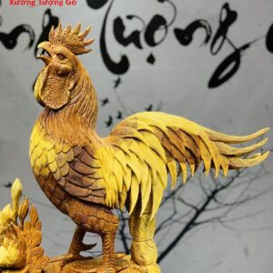 Gia đình gà gỗ hương ta ôm đá.