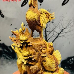 Gia đình gà gỗ hương ta ôm đá.