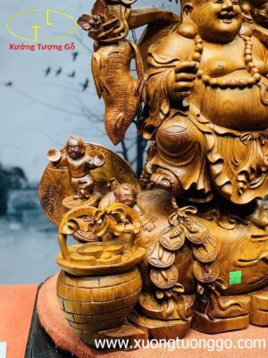 Di Lặc ngũ tiểu gánh gậy như ý đứng tùng gỗ hương ta.
