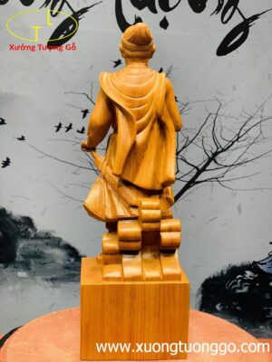 Hưng Đạo Đại vương Trần Quốc Tuấn gỗ hương.