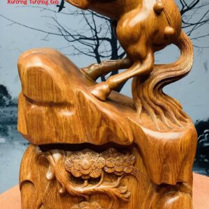 Quan Công cưỡi ngựa gỗ hương.