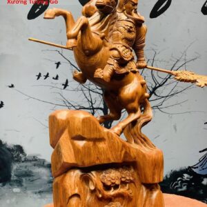 Quan Công cưỡi ngựa gỗ hương.
