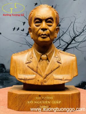 Đại tướng Võ Nguyên Giáp gỗ hương.
