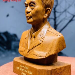 Đại tướng Võ Nguyên Giáp gỗ hương.