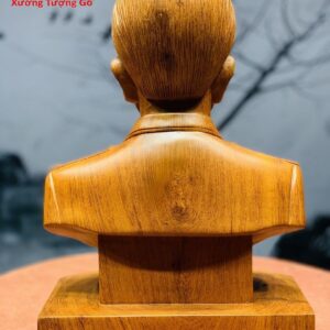 Đại tướng Võ Nguyên Giáp gỗ hương.
