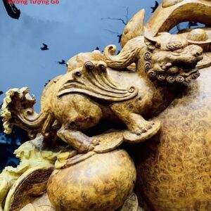 Tỳ Hưu vờn ngọc nu hương.