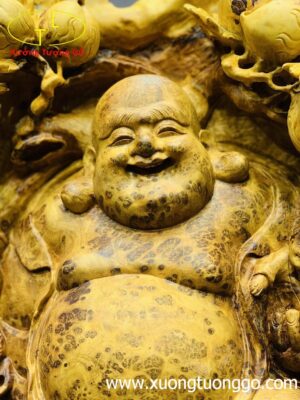 Di Lặc nhị tiểu vác đào nu hương.