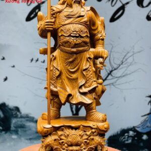 Quan công cầm đao gỗ hương.