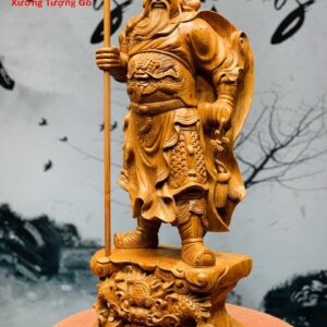 Quan công cầm đao gỗ hương.