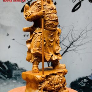 Quan công cầm đao gỗ hương.
