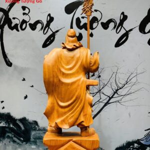 Quan công cầm đao gỗ hương.