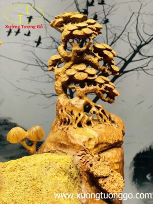 Ông thọ ôm đá gỗ hương.
