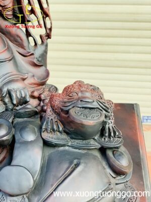Di Lặc ngồi tùng trắc