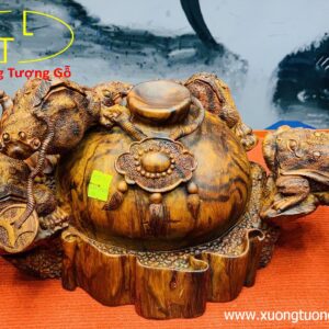 Ngũ cóc trấn chum tiền gỗ sưa