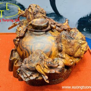 Ngũ cóc trấn chum tiền gỗ sưa