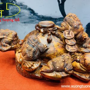 Ngũ cóc trấn chum tiền gỗ sưa