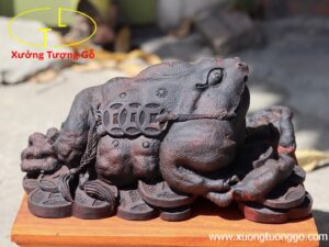 Tượng Thiềm thừ gỗ trắc