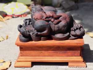 Tượng Thiềm thừ gỗ trắc