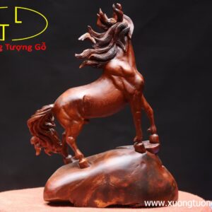 Độc Mã đứng bao tiền gỗ hương