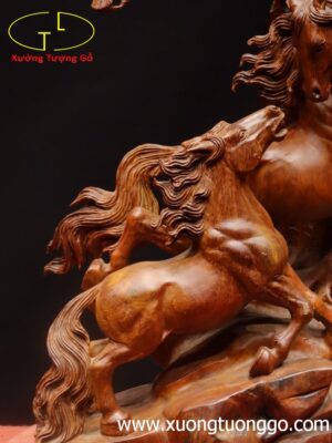 Song mã đứng tùng gỗ hương ta.