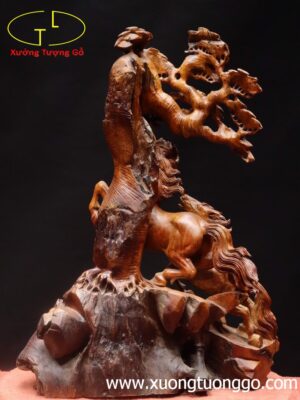 Song mã đứng tùng gỗ hương ta.