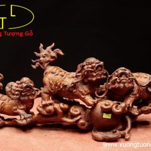 Tam nghê vờn ngọc.