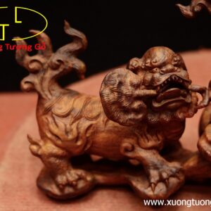 Tam nghê vờn ngọc.