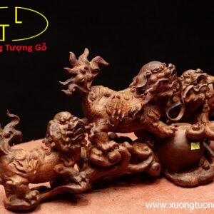 Tam nghê vờn ngọc.