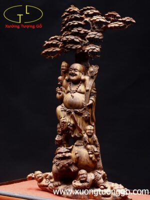 Di Lặc ngũ phúc cầm gậy như ý đứng tùng gỗ sưa.