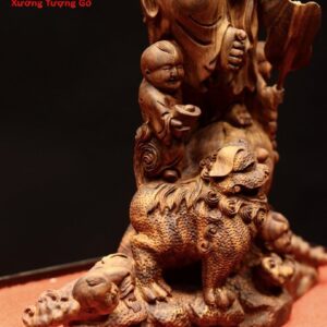 Di Lặc ngũ phúc cầm gậy như ý đứng tùng gỗ sưa.
