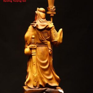Quan Công chống đao gỗ bách xanh.