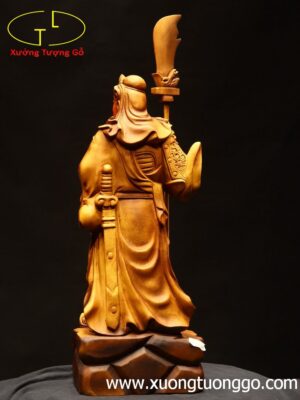 Quan Công chống đao gỗ bách xanh.
