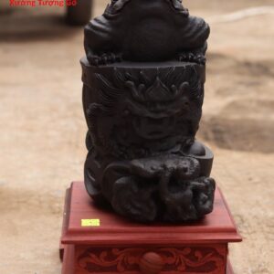 Thiềm thừ đứng trống gỗ trắc đen.