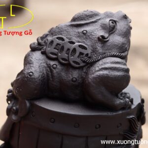 Thiềm thừ đứng trống gỗ trắc đen.