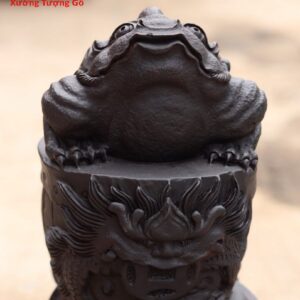 Thiềm thừ đứng trống gỗ trắc đen.