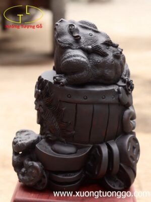 Thiềm thừ đứng trống gỗ trắc đen.