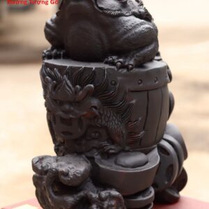 Thiềm thừ đứng trống gỗ trắc đen.