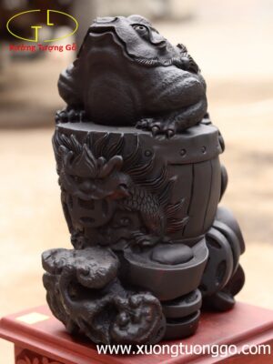 Thiềm thừ đứng trống gỗ trắc đen.