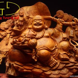 Di Lặc tam tiểu vác lá gỗ hương.