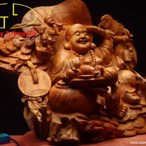 Di Lặc tam tiểu vác lá gỗ hương.