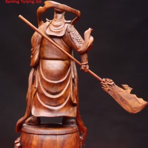 Quan Công đứng trống gỗ sưa.